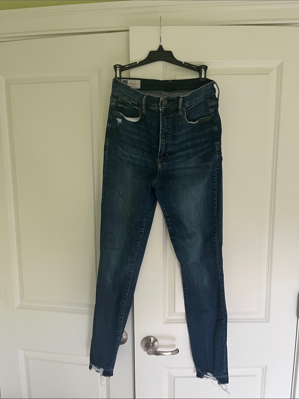 GAP Women’s Skinny Jeans in Dark Blue Denim